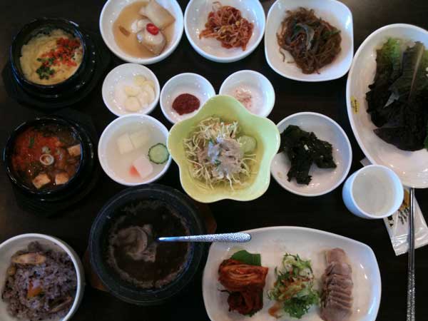 Korean-meal-with-side-dishes