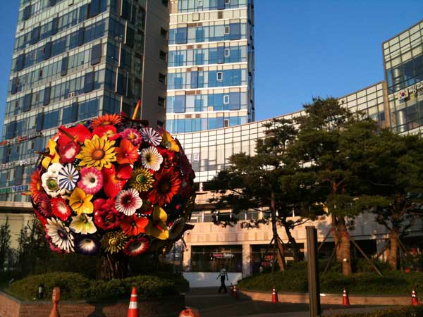 floral-statue-in-Korea